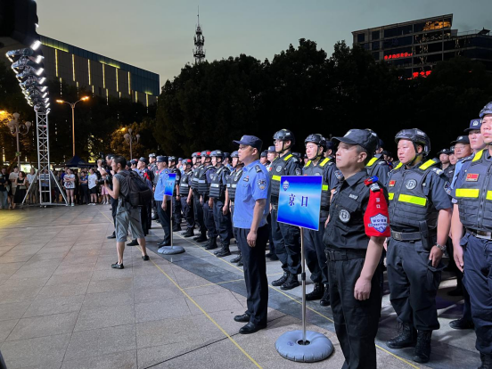 潤州保安公司積極參與鎮(zhèn)江市公安機關(guān)夏季治安打擊整治“百日行動”保安駐巡啟動儀式